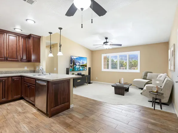 31200 Landau Blvd APT 402, Cathedral City, CA 92234