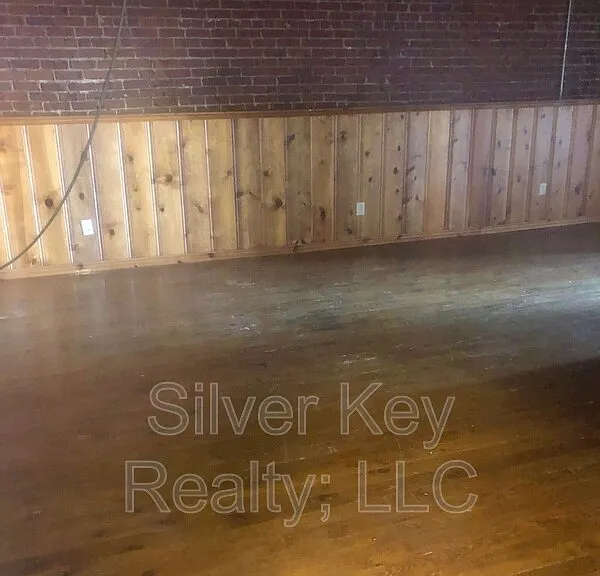 217 E Washington Ave #H — Photo 3