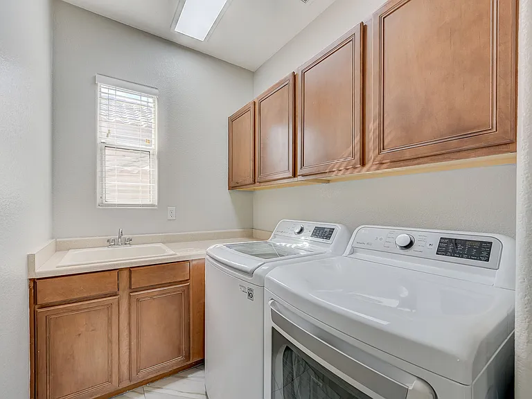 2429 Granada Bluff Ct — Photo 35