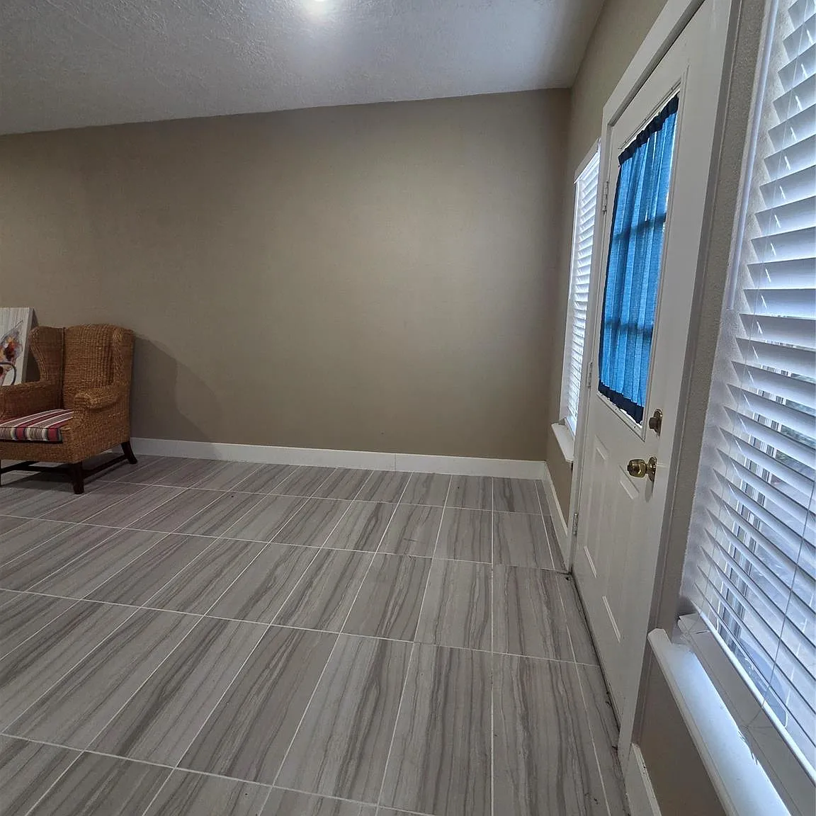 1 bed, 1.0 bath, 1008 sqft, $1,200 — Photo 3