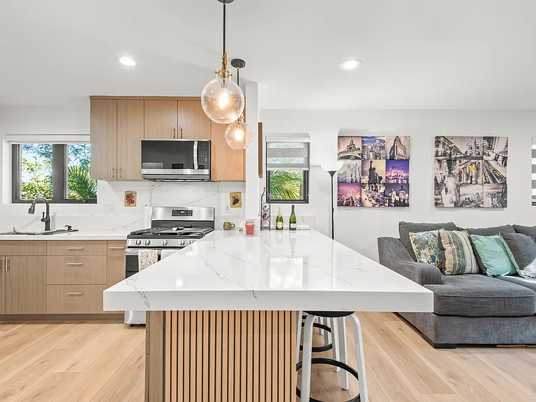 3007 S Hobart Blvd — Photo 10