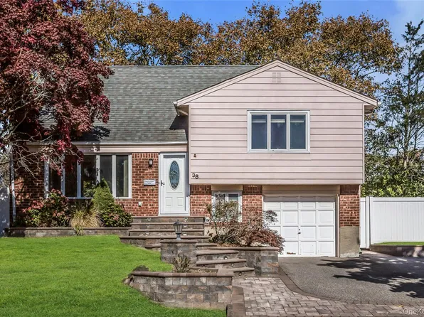 38 Garnet Lane, Plainview, NY 11803