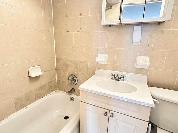 4th image of 309 E 37th St #4Z
