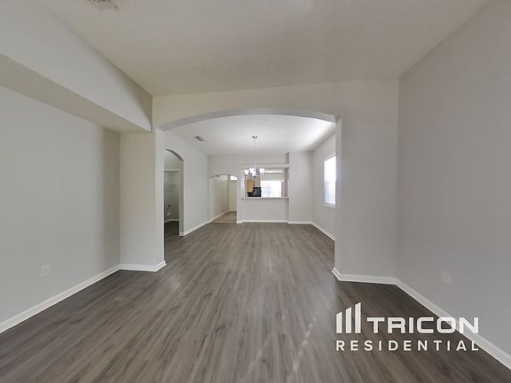 3rd image of 2877 Centerwood Dr N