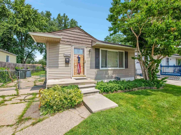 23613 Elmira St, Saint Clair Shores, MI 48082