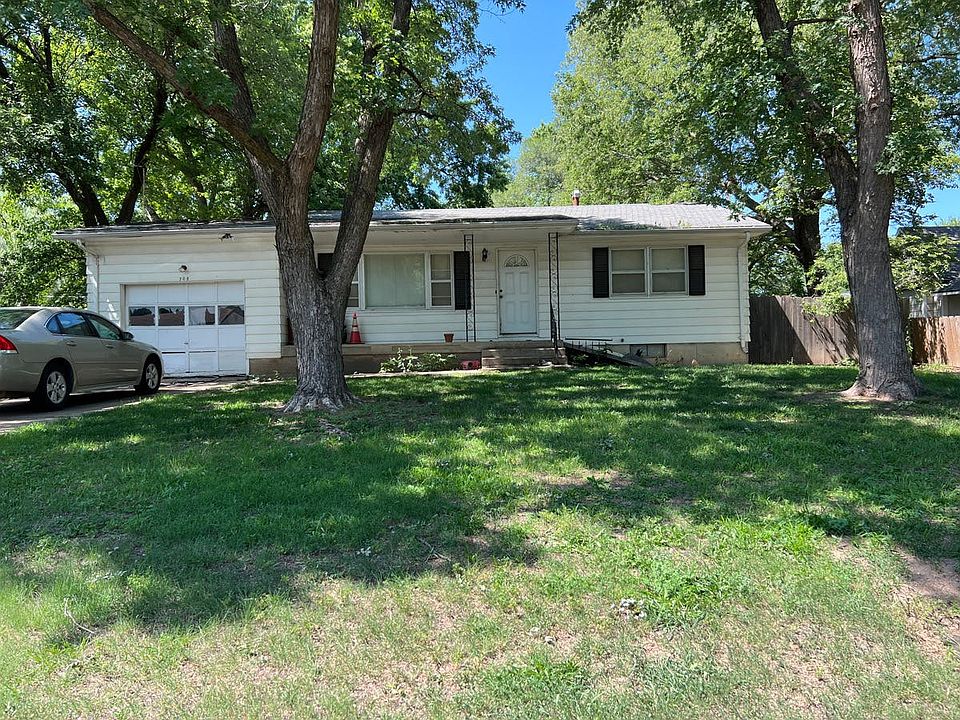 1st image of 708 W 11th St