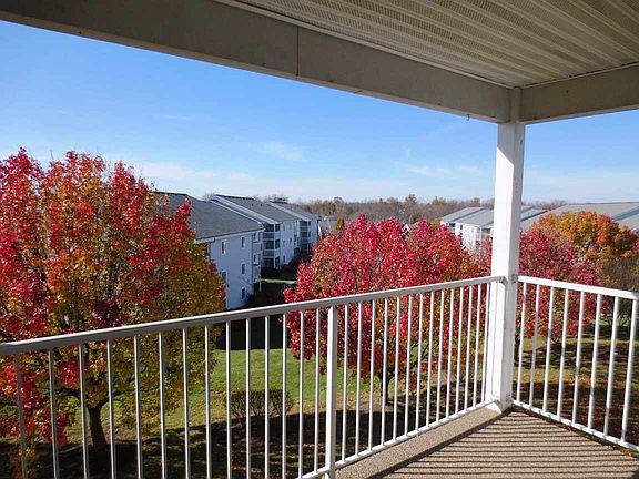 3rd image of 135 Dale Hollow Dr APT 12