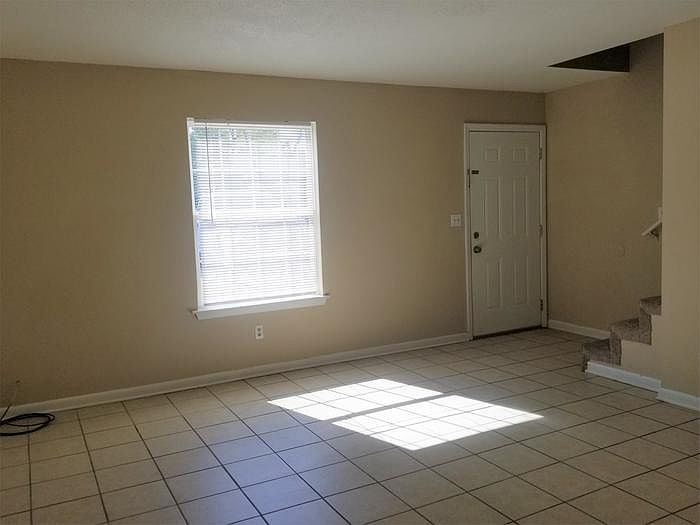 1st image of 700 Roberta Dr