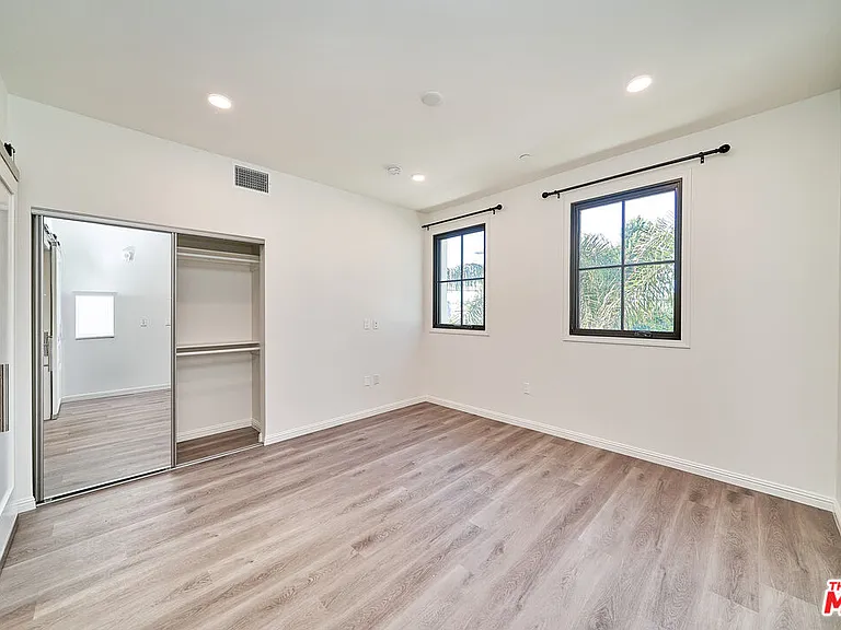 951 S Wilton Pl #204 — Photo 8