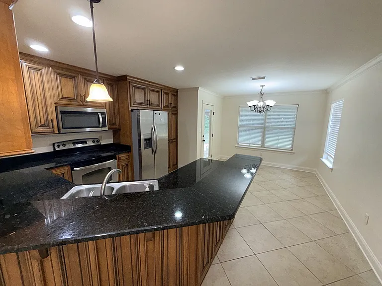 18 Breydon Ct — Photo 4