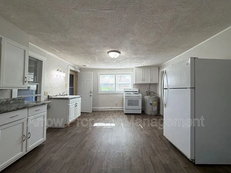 625 S 3rd St — Photo 4