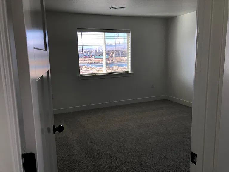 493 W Woodland Rd — Photo 18