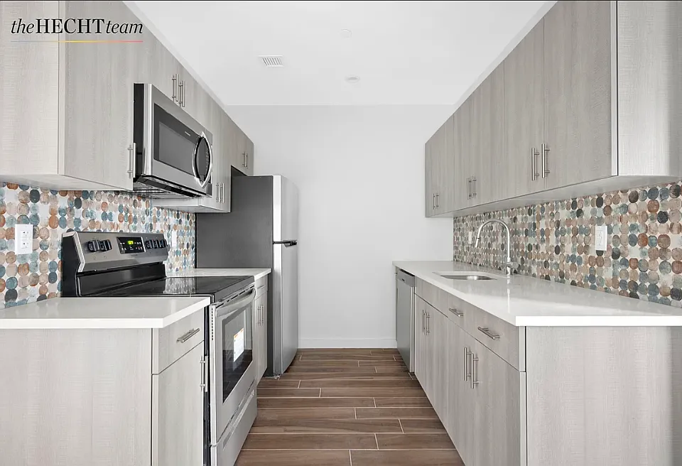 906 E New York Ave #8C