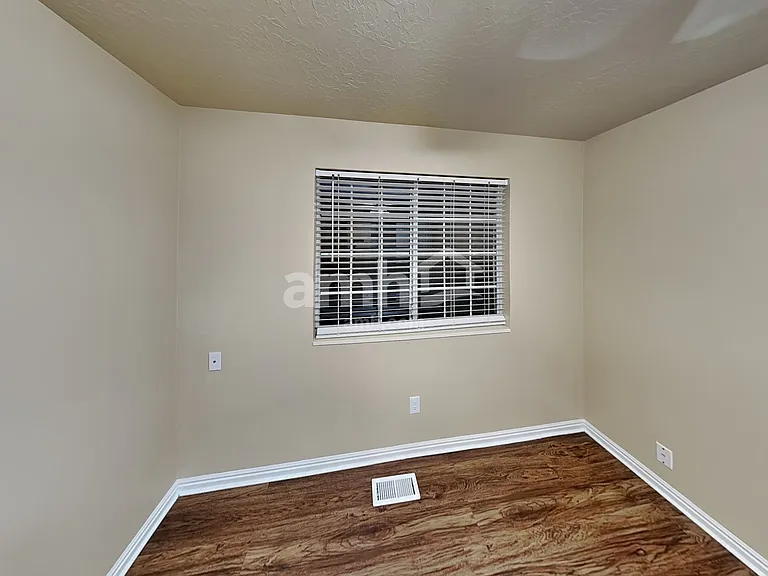 536 S 925 E — Photo 14