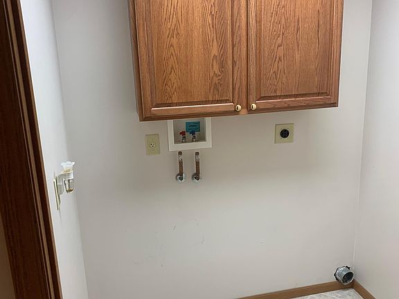 3rd image of 151 Brooke Woode Dr