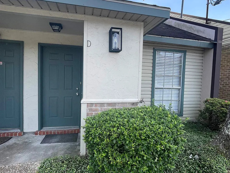 402 Lee Dr #7D