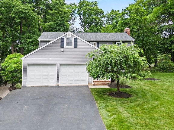 5th image of 579 Stony Brook Dr
