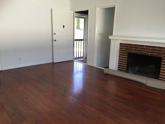 3rd image of 3335 Newton St