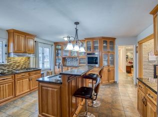215 Pinewood Dr, Longmeadow, MA 01106