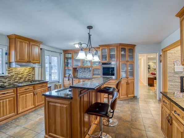 215 Pinewood Dr, Longmeadow, MA 01106