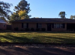 1687 Martha Dr, Grenada, MS 38901
