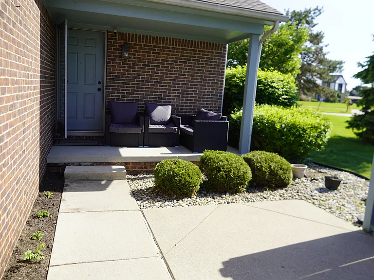 15594 Huntcliff Dr — Photo 2