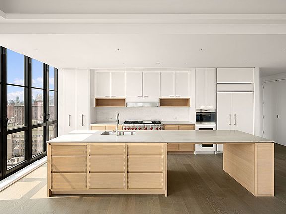 2nd image of 250 W 96th St Unit Phb