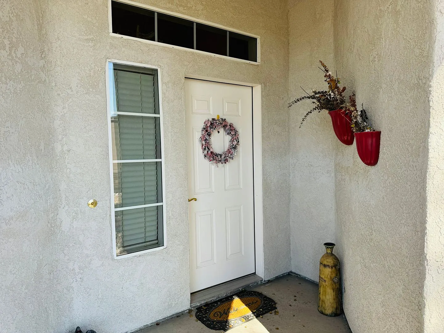 Spacious 3-Bedroom Home with Mountain Views, 3-Car Garage, and Furnished in Desert Lake Estates — Photo 3