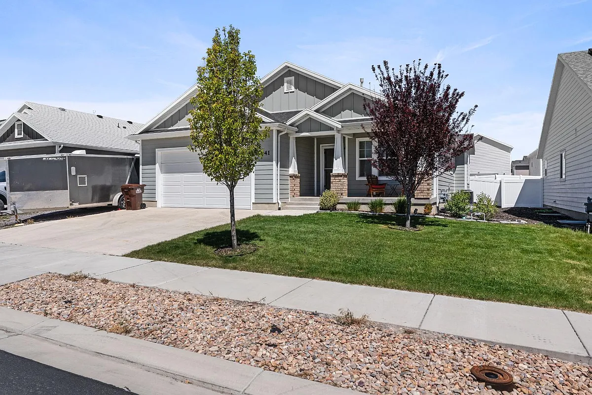 Property Photo - 1841 E Magnolia Cir