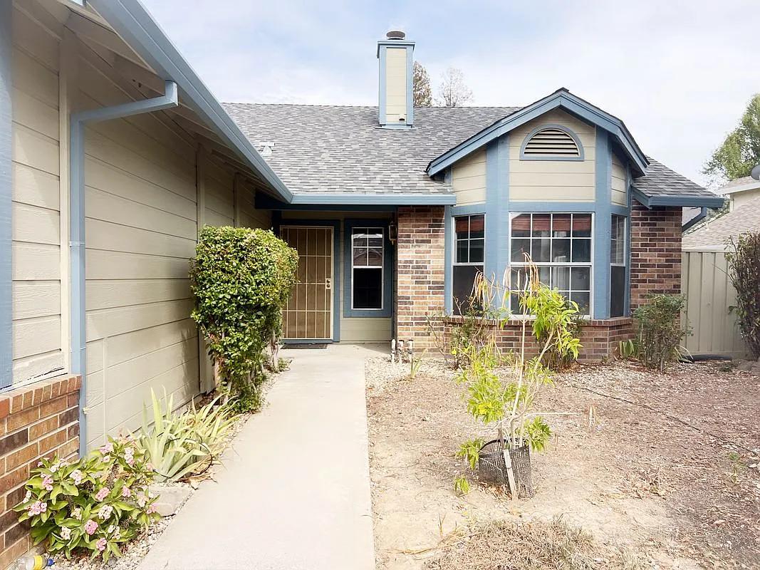 3 bed, 2.0 bath, 1567 sqft, $2,700 — Photo 2