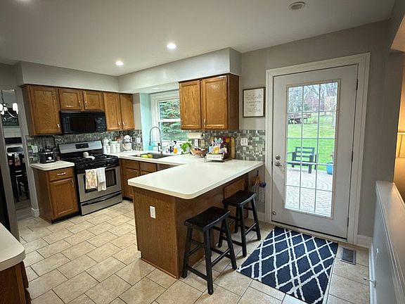 4th image of 3740 Rolling Hills Rd