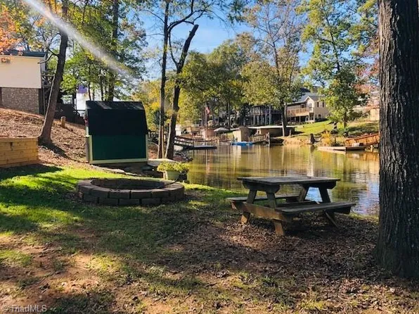 615 Shoreline Dr #157, Lexington, NC 27292