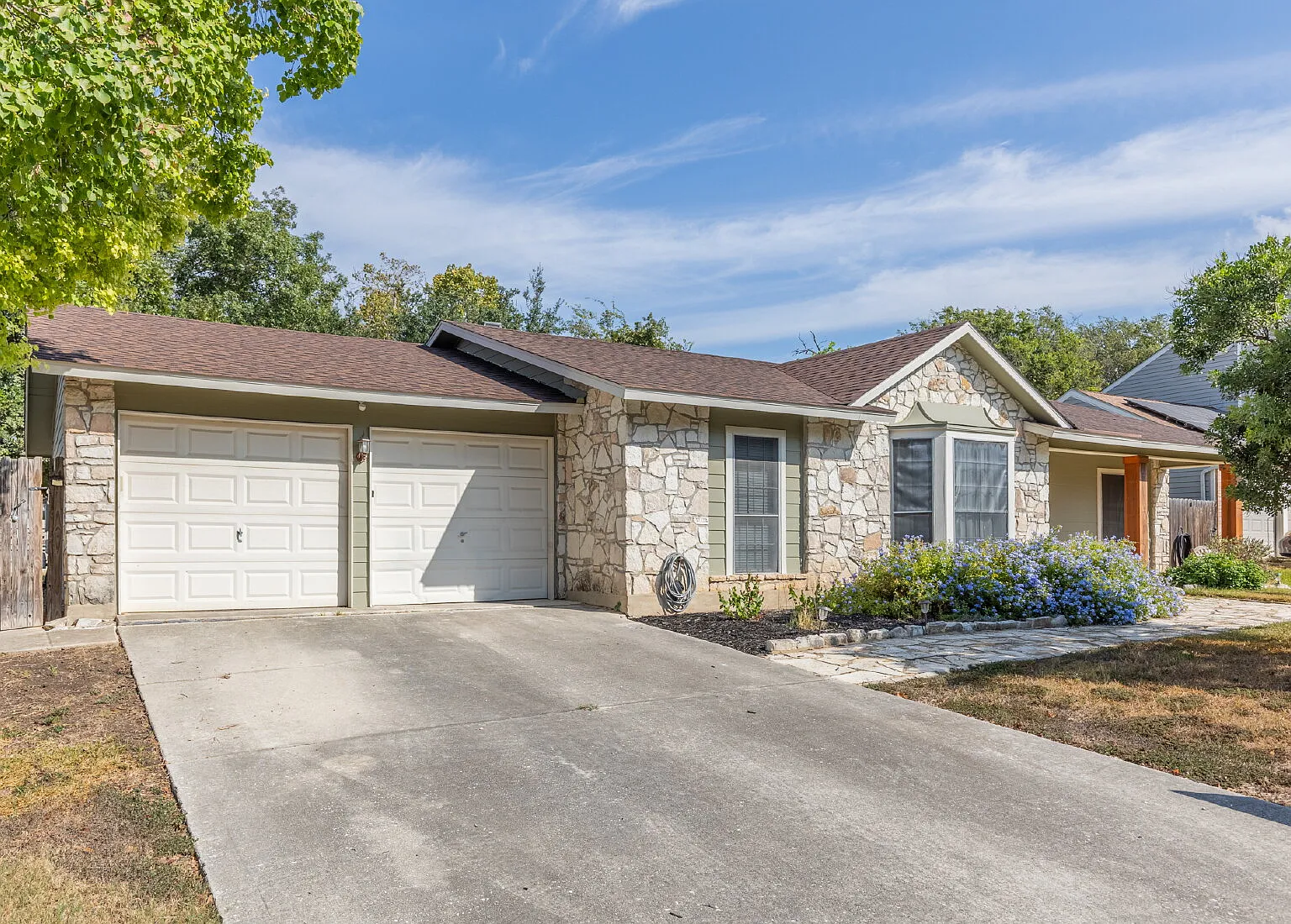 4 bed, 2.0 bath, 2057 sqft, $1,900 — Photo 3