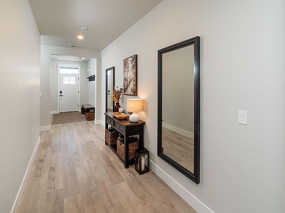 3rd image of 1168 NE Henry Dr
