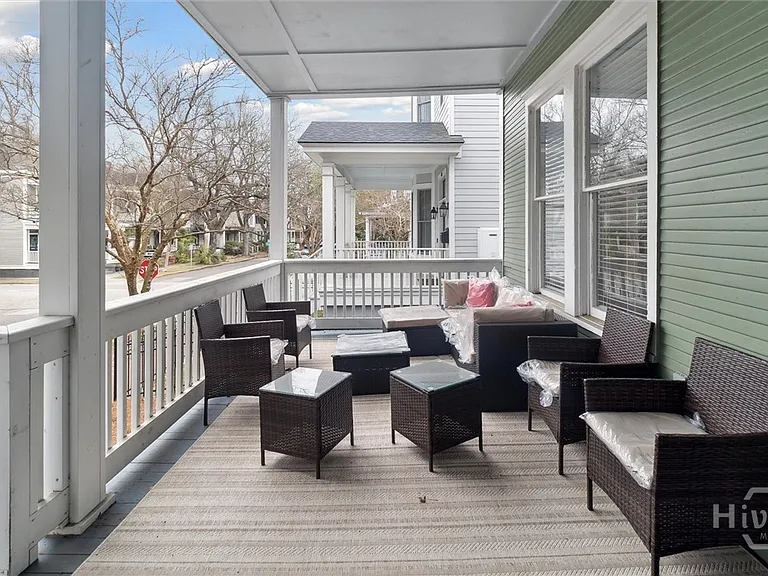 413 E Waldburg St #B — Photo 4