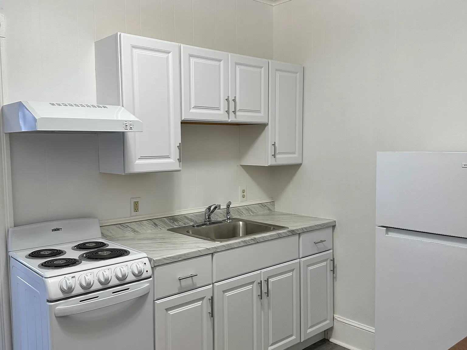 Studio, 200 sqft, $1,400 — Photo 3