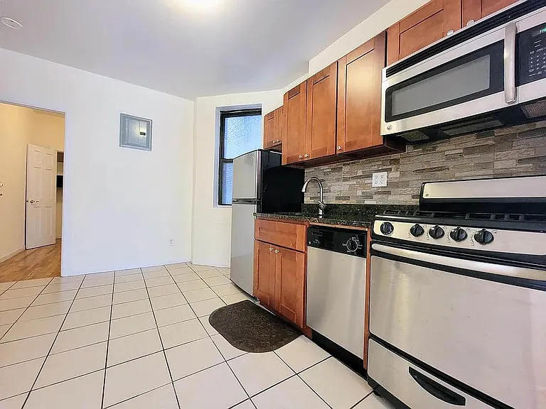 226 E 26th St #2W — Photo 6