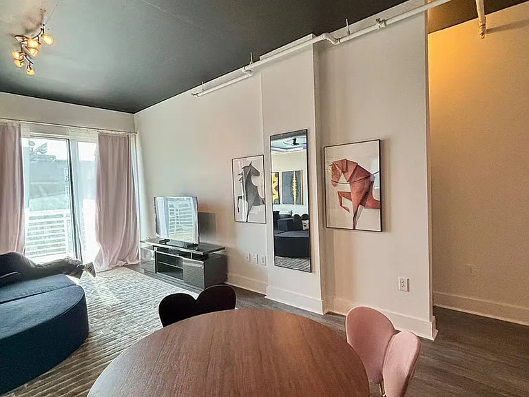 505 E 6th St #1006 — Photo 3