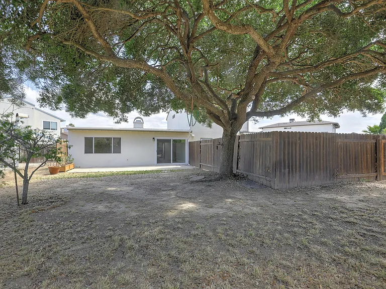 7395 Freeman Pl #B — Photo 14