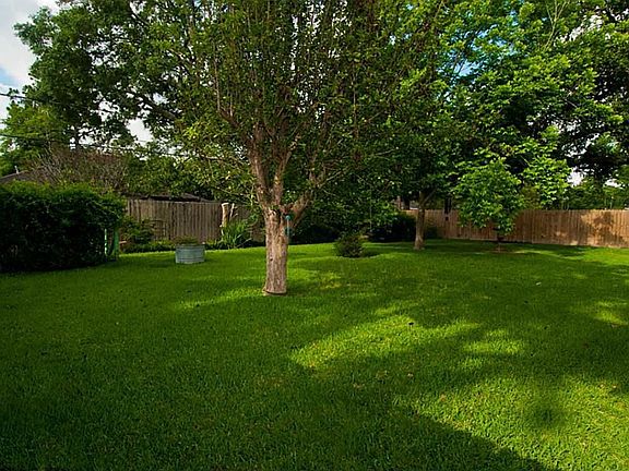 4th image of 4717 Creekbend Dr