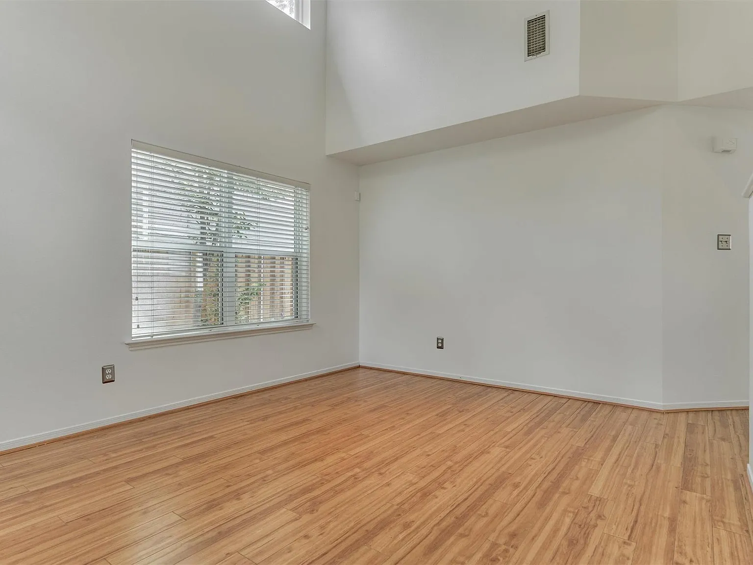 3 bed, 2.5 bath, 2110 sqft, $3,450 — Photo 4