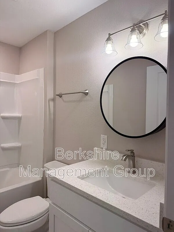 2 bed, 1.0 bath, 875 sqft, $1,375 — Photo 2