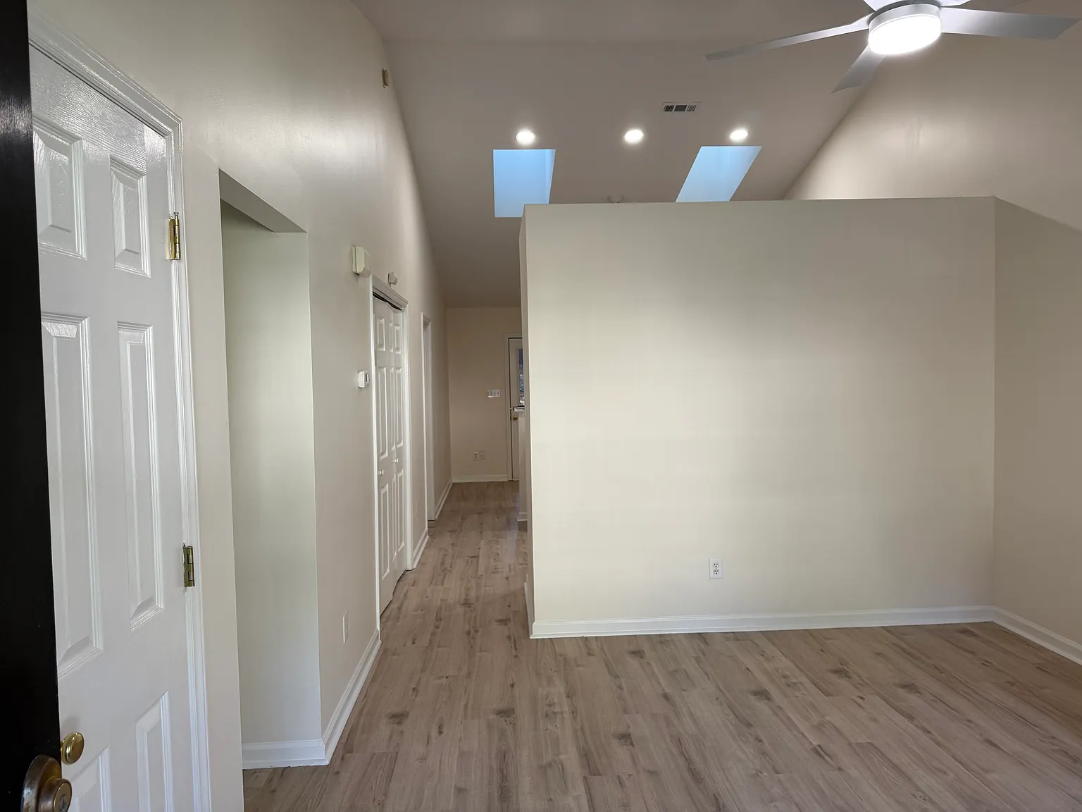 2 bed, 1054 sqft, $1,650 — Photo 2