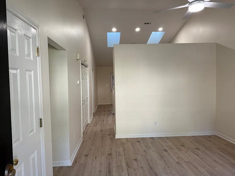 2 Crystal Oaks Ct #2 — Photo 2