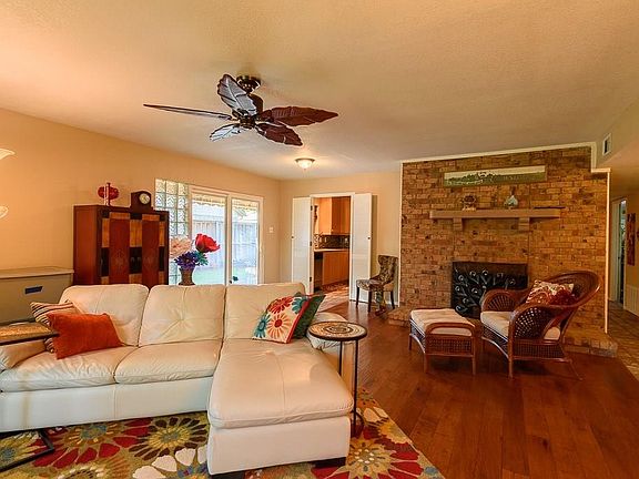 3rd image of 5706 Bentley Dr
