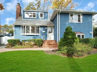 23 Highland St E, Massapequa, NY 11758