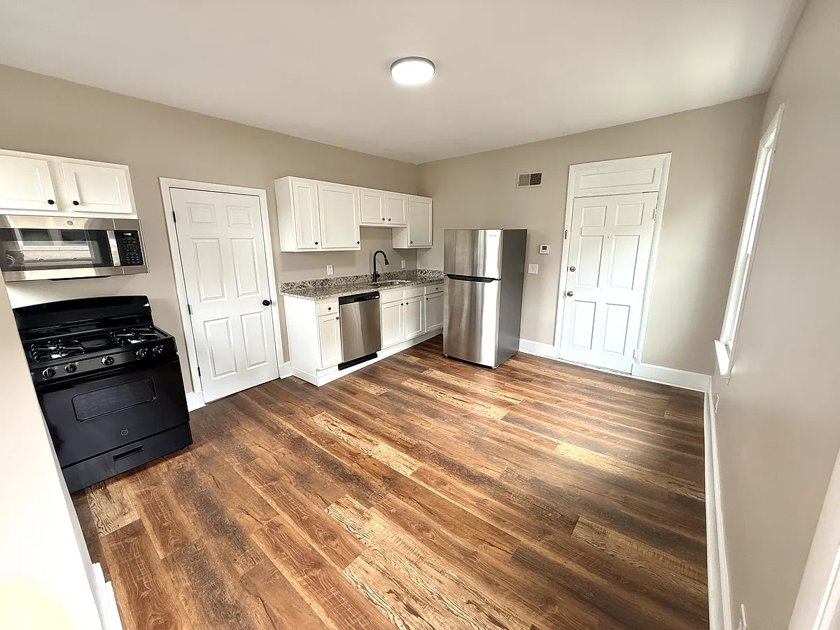 Building Photo - 121 N Broadway St #3