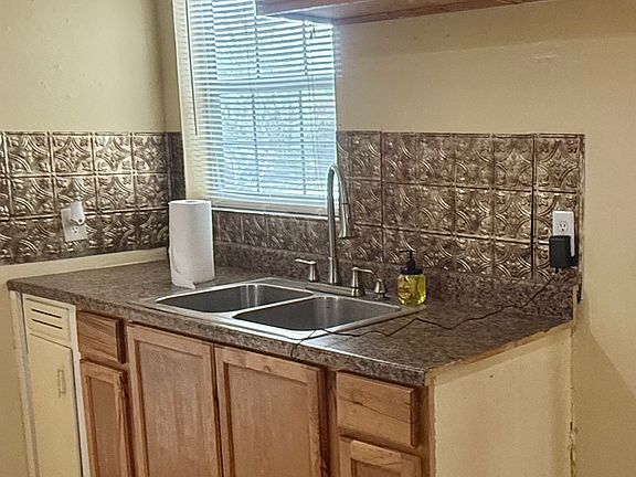 3rd image of 312 Long Dr