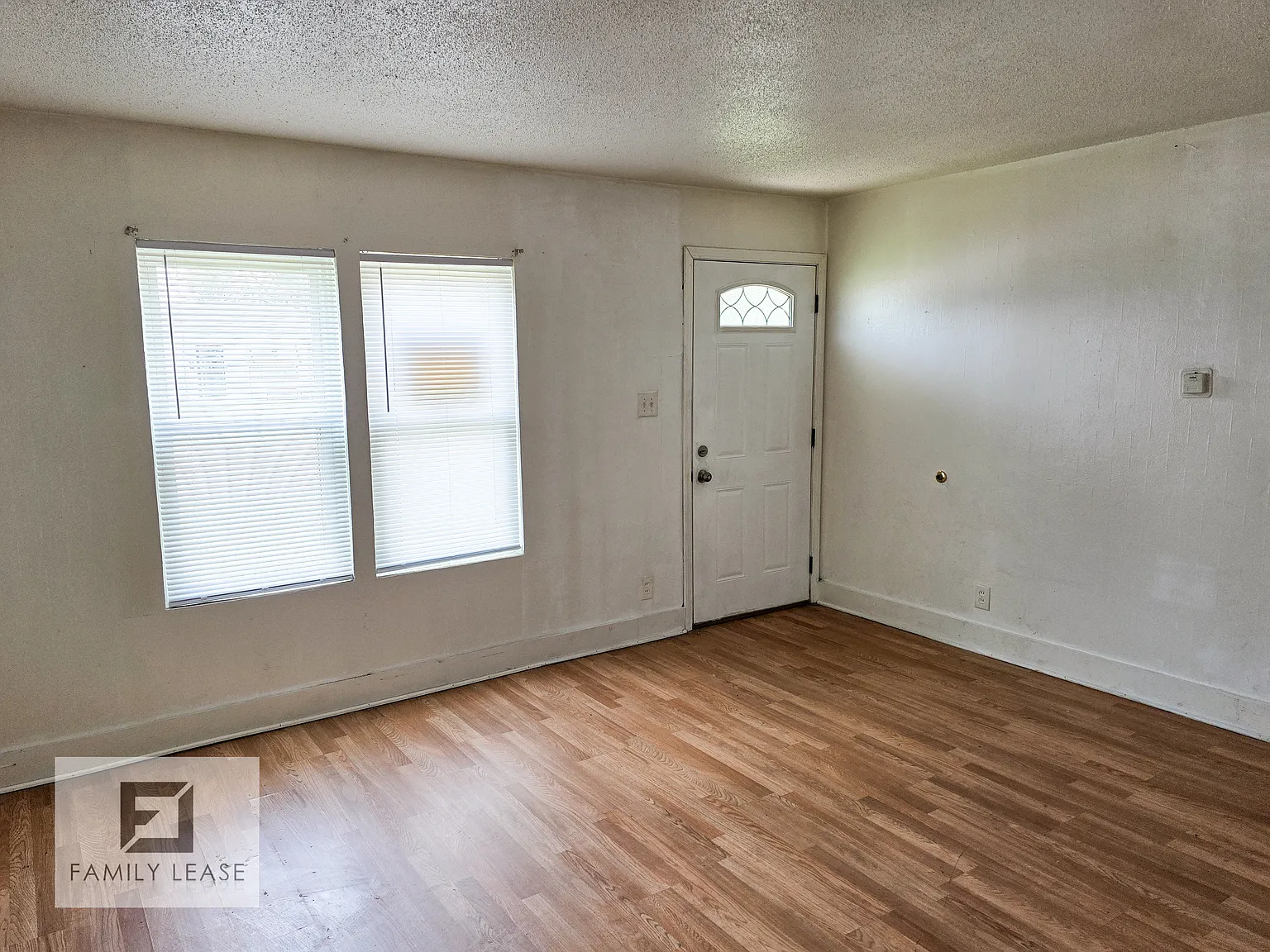 3 bed, 888 sqft, $1,295 — Photo 3