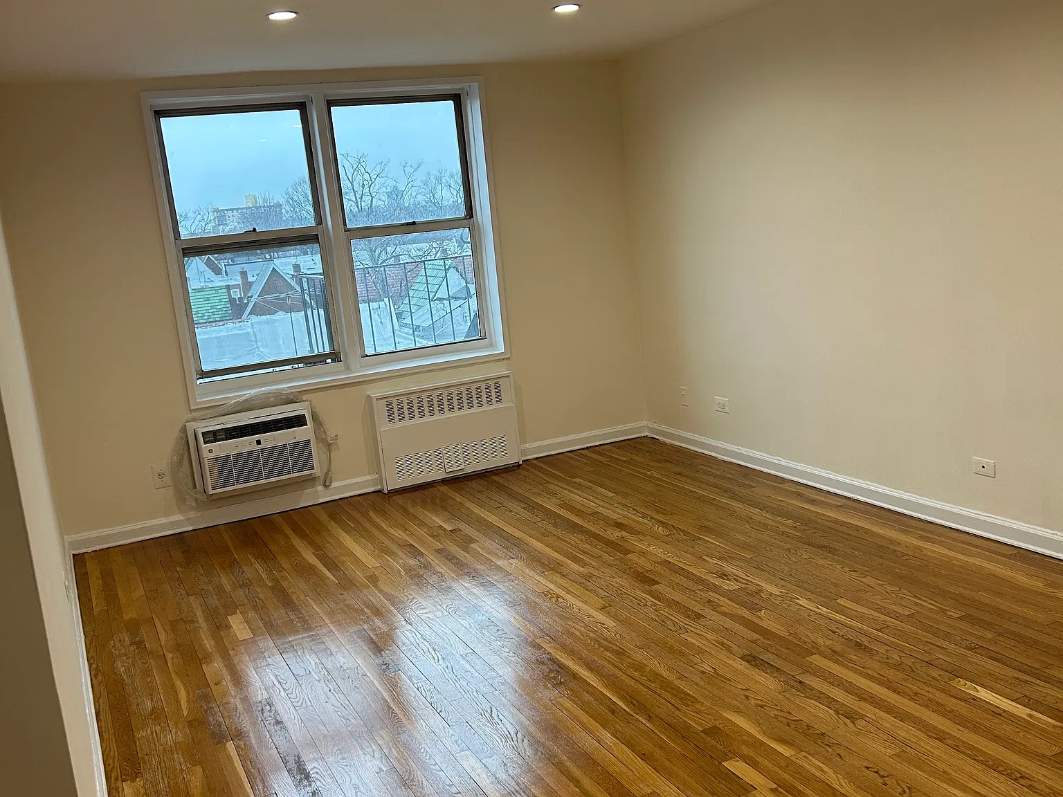 2 bed, 1050 sqft, $2,800 — Photo 2